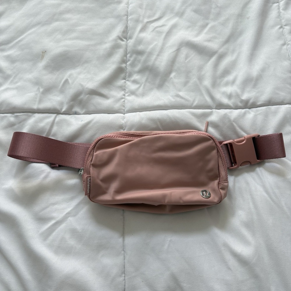 Lululemon OG Everywhere Belt Bag Pink Pastel Activewear Yoga Quiet Luxury - Picture 1 of 10